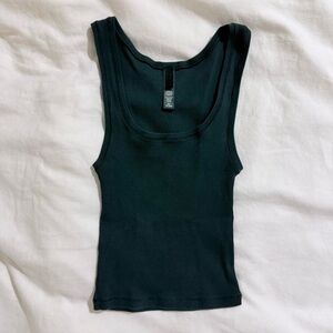 Skims Cotton Rib Tank in Spruce